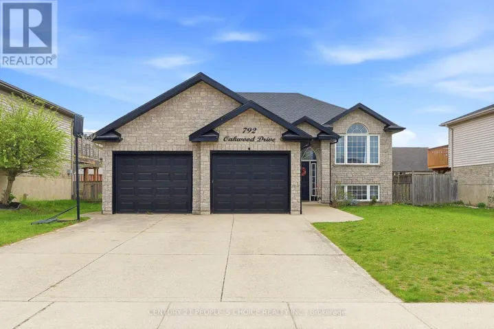 792 OAKWOOD DRIVE, Saugeen Shores, Ontario N0H2C4