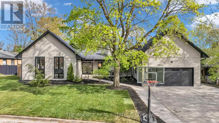 32 HUNT VILLAGE CRESCENT, London North (North A), Ontario N6H4A3