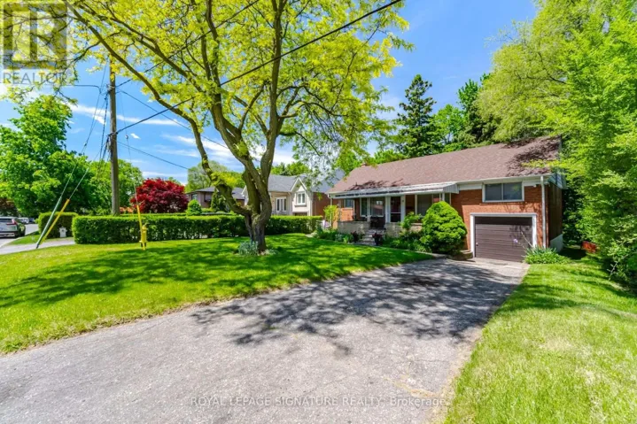 16 KING GEORGES DRIVE, Toronto (Beechborough-Greenbrook), Ontario M6M2G9