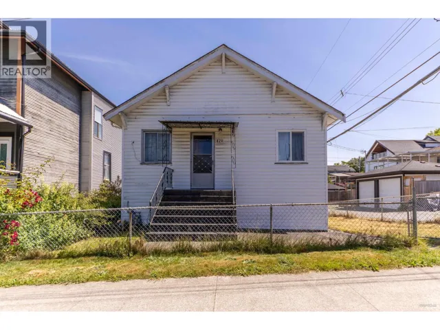 824 SEMLIN DRIVE, Vancouver, British Columbia V5L4J5