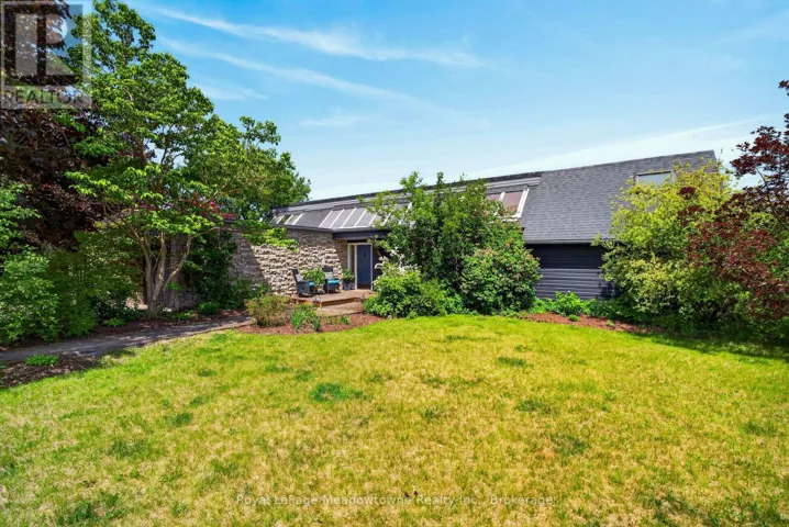 8122 ERAMOSA GARAFRAXA TOWNLINE, Centre Wellington, Ontario N1M2W5