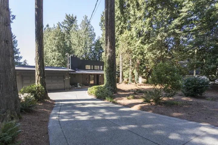 2601 DOGWOOD DRIVE, Surrey, British Columbia V4A3K4