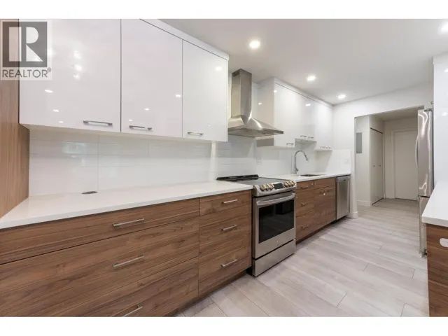 212 2381 BURY AVENUE, Port Coquitlam, British Columbia V3C1Z9