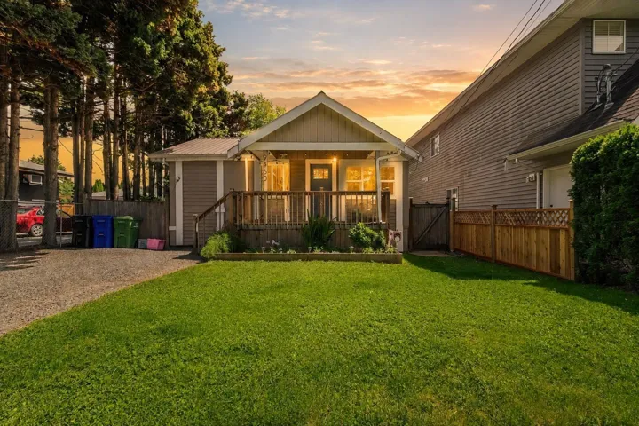 9460 COOTE STREET, Chilliwack Proper East, Chilliwack, British Columbia V2P6B5