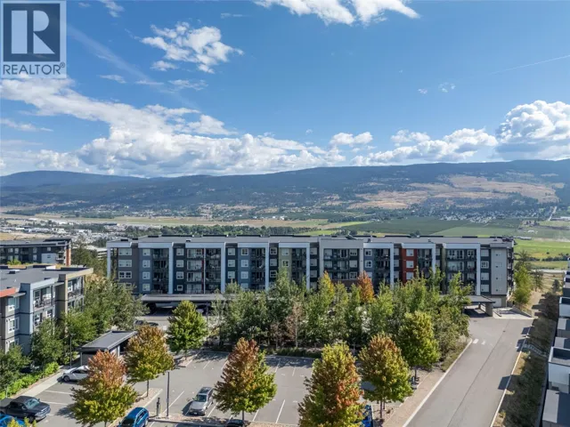 775 ACADEMY Way Unit# PH17, Kelowna, British Columbia V1V0A5