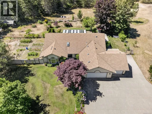 657 Sierra Pines Rd, Comox, British Columbia V9M3W8