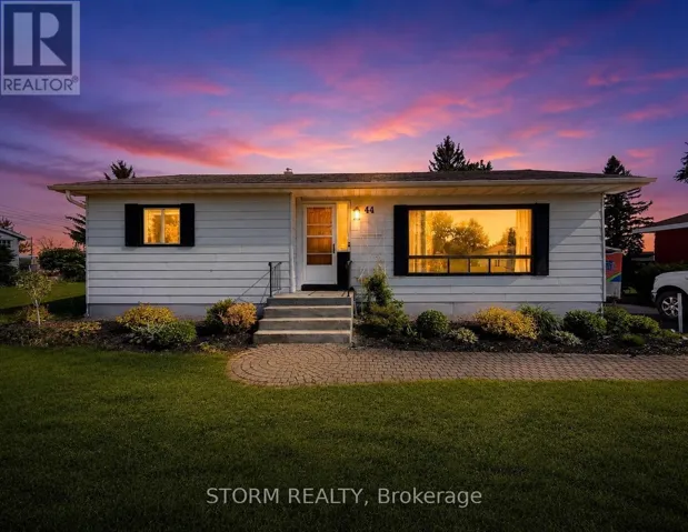 44 ST LAWRENCE STREET, South Stormont, Ontario K0C1M0