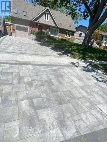 34 GRASSMERE COURT, Oshawa (Lakeview), Ontario L1H3X4