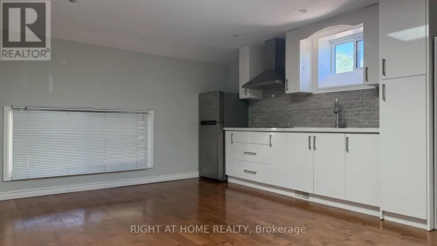 1 - 1088 PEARSON DRIVE, Oakville (CP College Park), Ontario L6H2A8