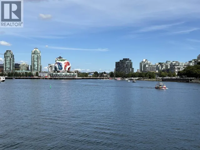 xx1 198 AQUARIUS MEWS, Vancouver, British Columbia V6Z2Y4