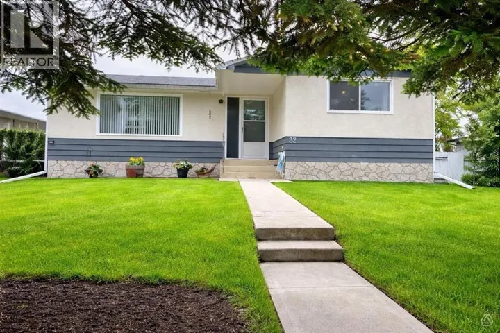 32 BEAVER Drive, Whitecourt, Alberta T7S1G4