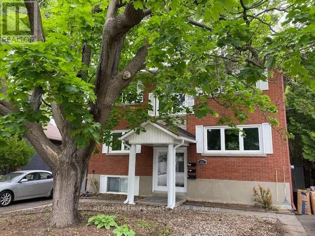 657 GOLDEN AVENUE, Ottawa, Ontario K2A2G3