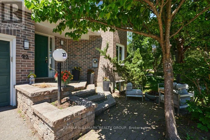 22 TERRACE DRIVE, Ottawa, Ontario K2H9N2