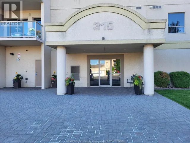 315 VILLAGE GROVE Unit# 506, Tecumseh, Ontario N8N5G4