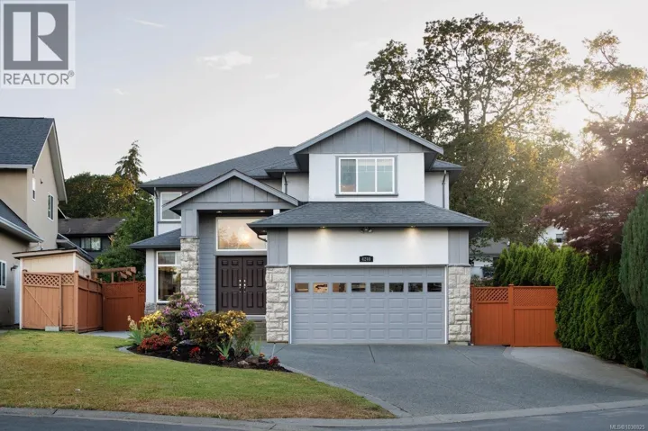 4240 Oakview Pl, Saanich, British Columbia V8N6M7