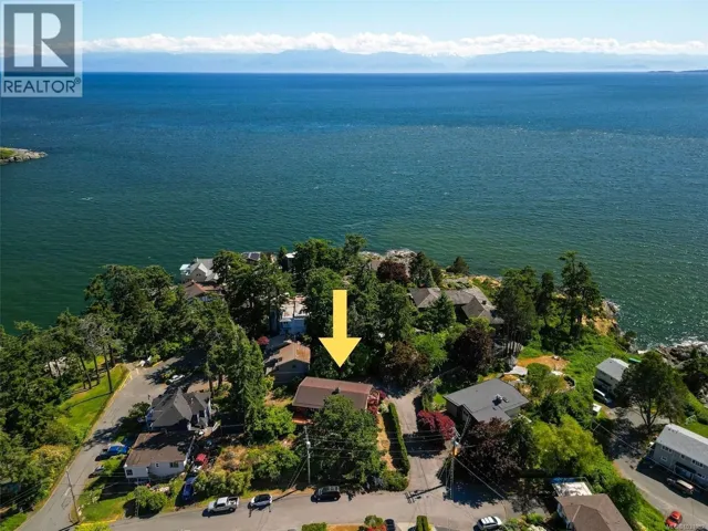 1413 Beatty St, Esquimalt, British Columbia V9A5L5