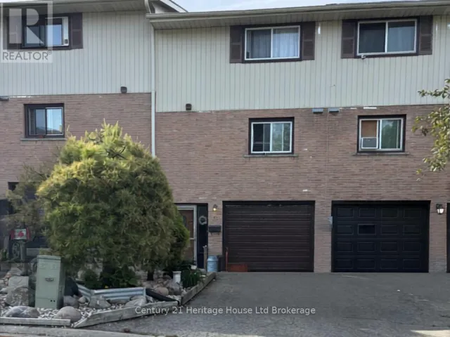 12 MARLBORO COURT, Woodstock (Woodstock - North), Ontario N4S8P4