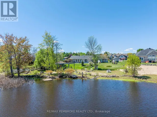 11 FAIRWAY DRIVE, Petawawa, Ontario K8A8N2