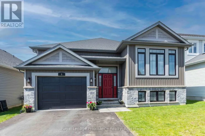 5 WALNUT DRIVE, Belleville (Thurlow Ward), Ontario K8N0E3