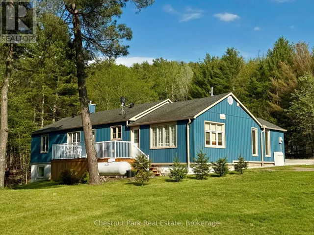 Completely Renovated 1414 sq ft, 4-ssn home