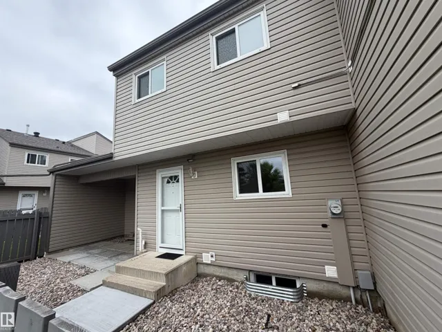 1618 Lakewood RD W NW, Edmonton, Alberta T6K3H4