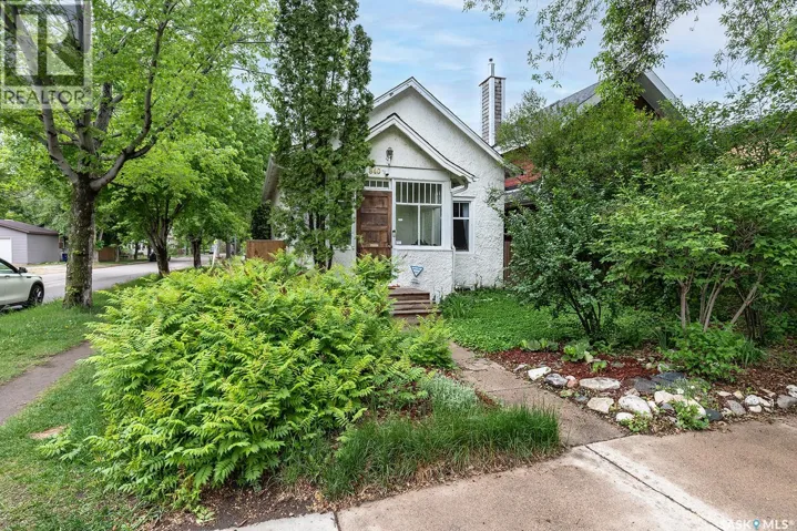 840 8th AVENUE N, Saskatoon, Saskatchewan S7K2X2