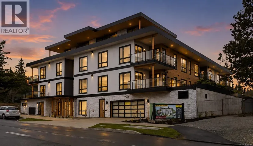 302 990 Doumac Ave, Saanich, British Columbia V8Y1M4