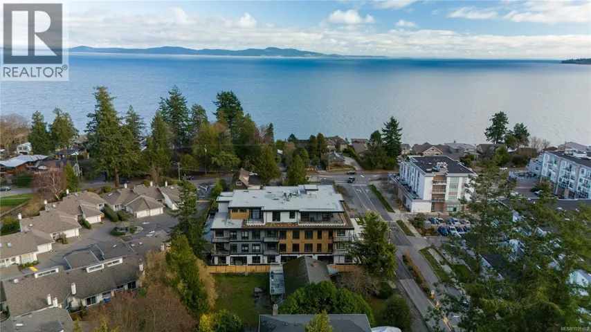 302 990 Doumac Ave, Saanich, British Columbia V8Y1M4