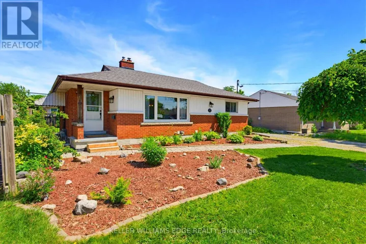 17 BROADMORE AVENUE, St. Catharines (Carlton/Bunting), Ontario L2M6A4