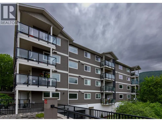 330 4 Avenue SE Unit# 402 Lot# 330, Salmon Arm, British Columbia V1E0E2