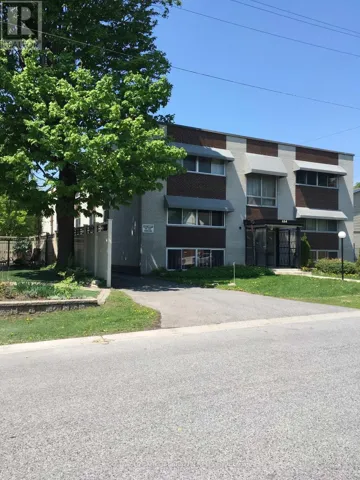 684 TWEEDSMUIR AVENUE, Ottawa, Ontario K1Z5P6