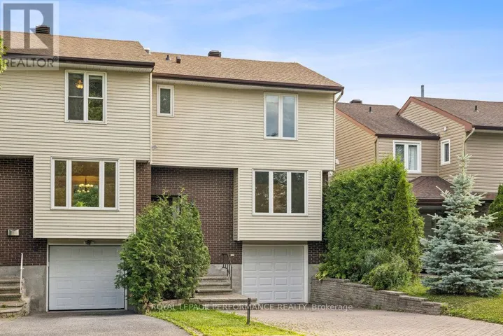 8 GILLESPIE CRESCENT, Ottawa, Ontario K1V9X8