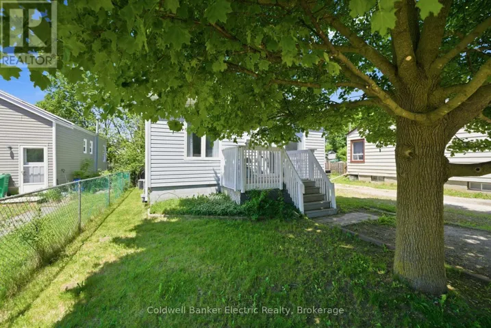 780 BROWN STREET, Peterborough (Otonabee Ward 1), Ontario K9J4K8