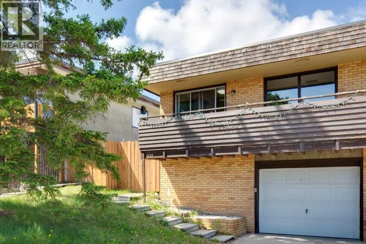 7833 Hunterquay Road NW, Calgary, Alberta T2K4V1