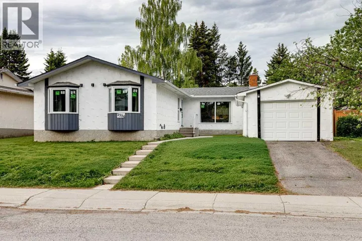 3394 Breton Close NW, Calgary, Alberta T2L1X4