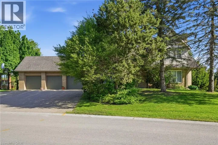 18 CURTIS Crescent, King City, Ontario L7B1C3
