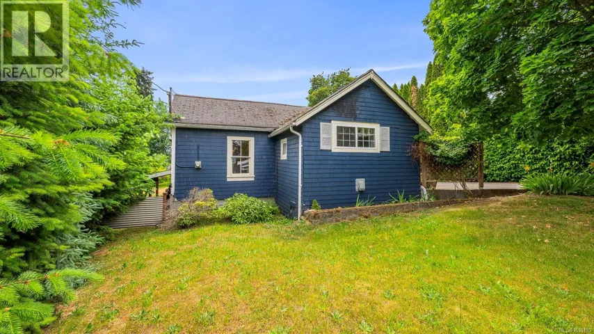 3351 Crescent St, Cumberland, British Columbia V0R1S0