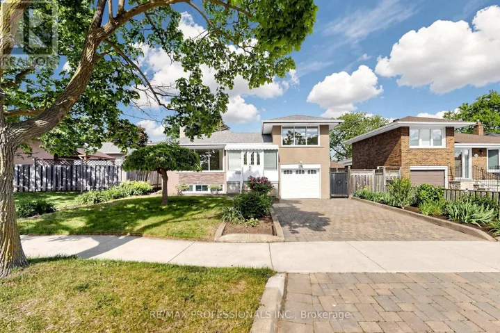 25 CARSBROOKE ROAD, Toronto (Etobicoke West Mall), Ontario M9C3C2