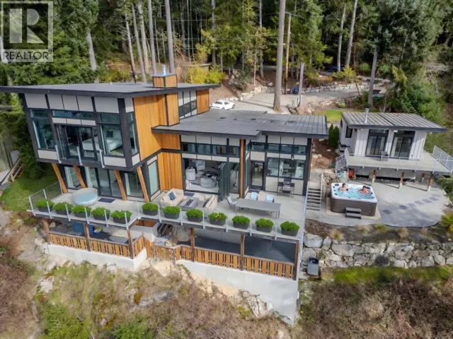 6101 -6099 CORACLE DRIVE, Sechelt, British Columbia V7Z0C9