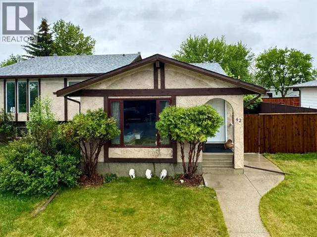 42 Selkirk Road W, Lethbridge, Alberta T1K4N6
