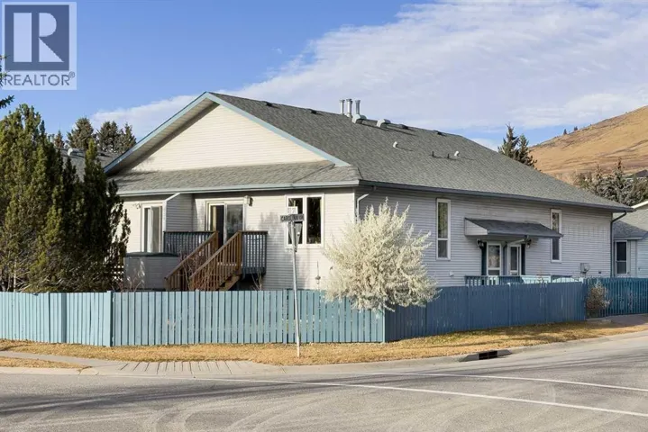 2, 532 First Street Street E, Cochrane, Alberta T4C1C5