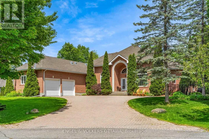5 COUNTRYSIDE GREEN, Ottawa, Ontario K2R1B5