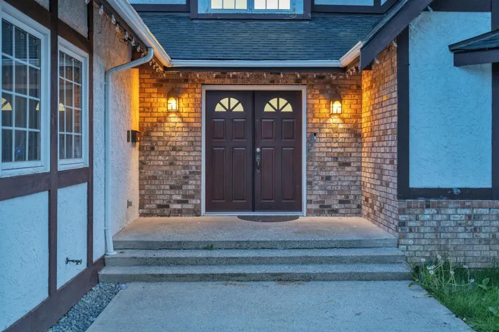 35070 MARSHALL ROAD, Abbotsford, British Columbia V3G2B8