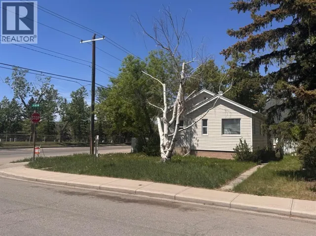 458 34 Avenue NW, Calgary, Alberta T2K0B8
