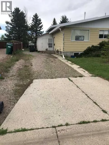 62 Carleton Road W, Lethbridge, Alberta T1K3X5