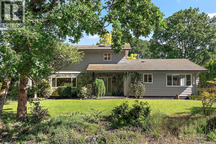 1094 Sluggett Rd, Central Saanich, British Columbia V8M1J1