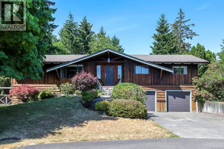611 Crestview Dr, Comox, British Columbia V9M3E6