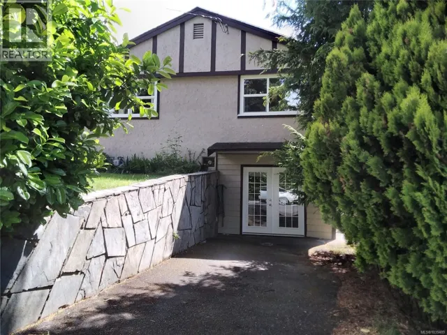 2739 Grosvenor Rd, Victoria, British Columbia V8T3M8