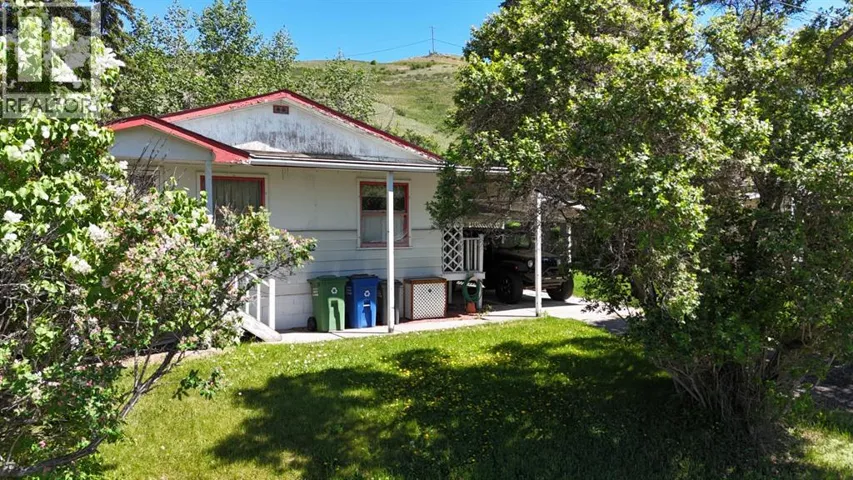 332 Third Street W, Cochrane, Alberta T4C1Z6