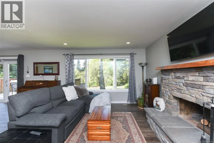 280 Glacier View Dr, Comox, British Columbia V9M1G5